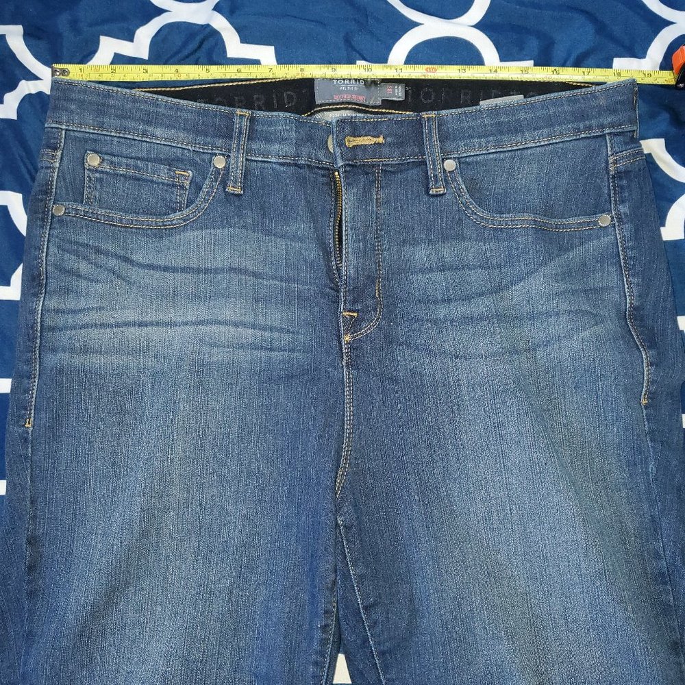 Torrid EUC Women's Plus Size 18 Short Sky High Skinny Premium Stretch Dark Jean - Picture 6 of 12